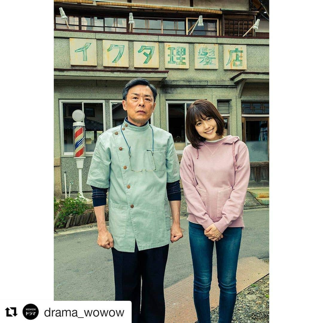 光石研さんのインスタグラム写真 - (光石研Instagram)「連続ドラマW「そして、生きる」  怒濤の、そして感動の第5話は本日22時から放送です。  涙無しでは見られない素晴らしい回になっております🥺 瞳子、和孝、真二の行く末を見届けてください。 【by staff】  #Repost @drama_wowow (@get_repost) ・・・ . そして、生きる。 . 生田理髪店前にて記念写真です📸 . ☆明日はいよいよ第五話☆ 監督、出演者が皆「見て欲しい！」と言った第五話。 どうか一緒に見届けてください。 . 「連続ドラマW　そして、生きる」 第五話、9/1（日）よる10時 . 詳細は、プロフィールのURLから「連続ドラマW　そして、生きる」をチェック💡 Instagramで #撮影秘話 や #オフショット を紹介中🎥 . #有村架純 #坂口健太郎 #知英 #岡山天音 #萩原聖人 #光石研 #南果歩 #岡田惠和 #月川翔 #そして生きる #毎週日曜夜10時 #ヒューマンラブストーリー #wowow #オリジナルドラマ #連続ドラマW #ドラマW #ドラマ」9月1日 17時54分 - kenmitsuishi_official