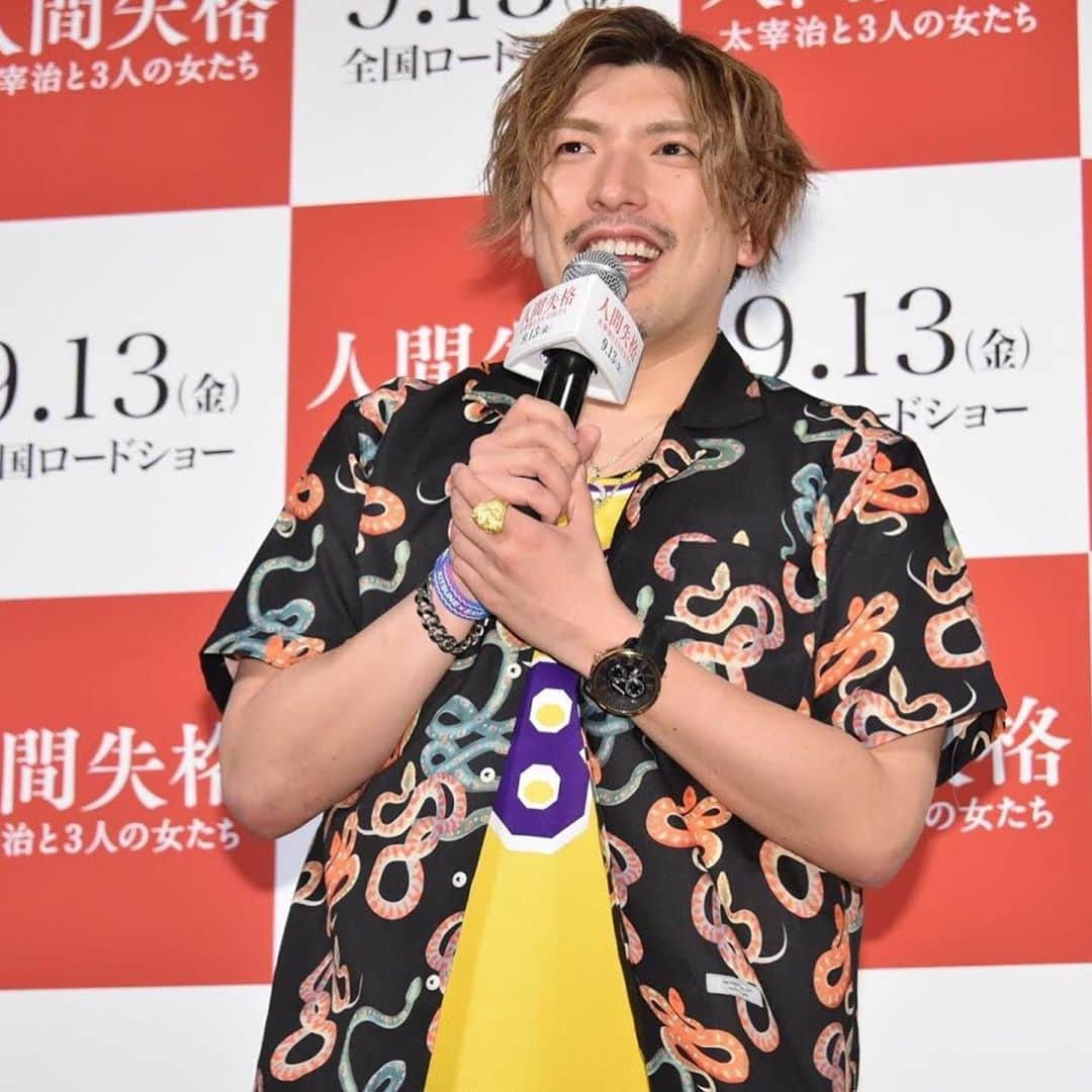 りんたろーさんのインスタグラム写真 - (りんたろーInstagram)「「人間失格」PRイベントに 登壇ぶっかま🎥 太宰治という男の激動の半生と その才能に惚れ込んだ 3人の女性達を中心に繰り広げられる チャラすぎる話題作✨是非！！ #蜷川実花 #人間失格 #太宰治 #小栗旬 #宮沢りえ  #二階堂ふみ #沢尻エリカ #藤原竜也 #昭和のチャラ男 #ダメな事を否定しないで #ダメを肯定する強さ #壊して書く  #大丈夫君は僕が好きだよ #死ぬ気で恋する  #ネオ渋谷 #チャラ男 #EXIT」9月1日 18時08分 - rin_the_sky