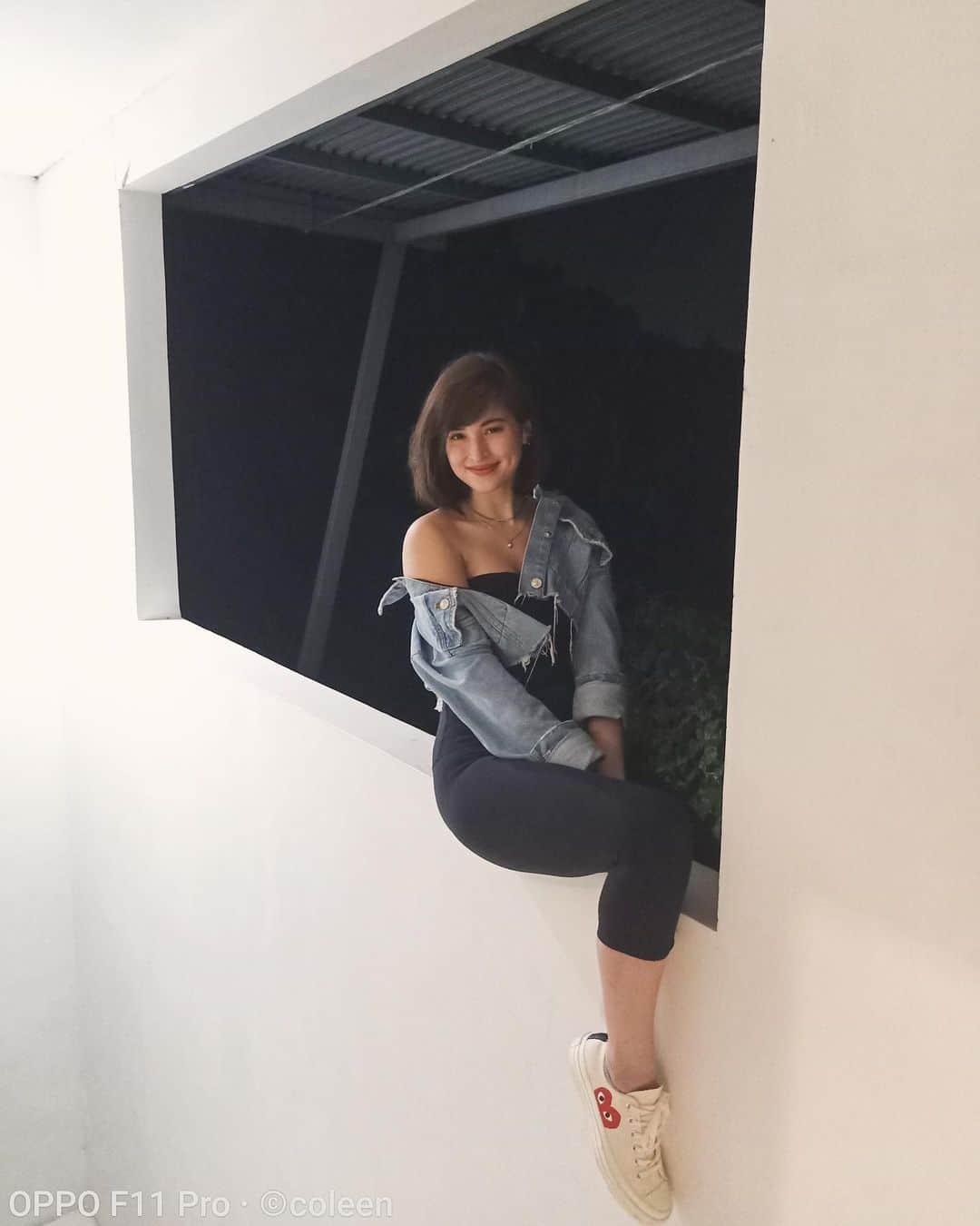 Coleen Garciaさんのインスタグラム写真 - (Coleen GarciaInstagram)「Literally a window seat 👀  Even during spontaneous, out-of-the-box photo adventures, I'm glad my #OPPOF11Pro is always ready to take that #BrilliantPortrait for me.」9月1日 18時16分 - coleen