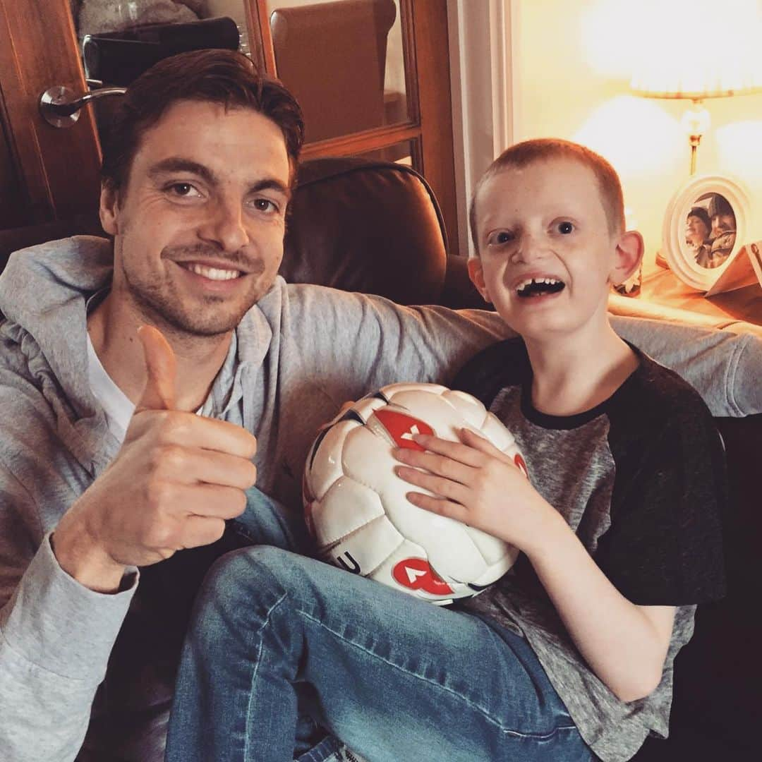 ティム・クルルさんのインスタグラム写真 - (ティム・クルルInstagram)「‪I will give away my match worn gloves or signed boots to someone who donates to this charity. Kian suffers from a rare Wolf Hirschhorn Syndrome, he is a great little boy who is close to my heart. More info in the link below.‬ ‪https://www.gofundme.com/f/craig039s-campaign-for-st-cuthbert039s-care?utm_source=customer&utm_medium=copy_link&utm_campaign=p_cp+share-sheet ‬ ‪#giveaway #charity #marathon #alanshearerfoundation」9月1日 18時09分 - timkrulofficial