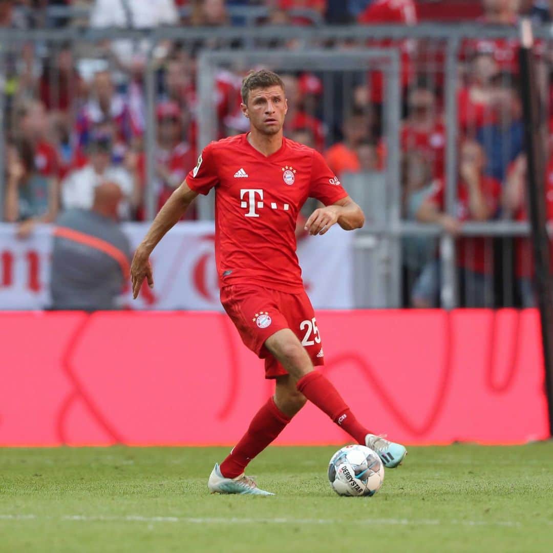 トーマス・ミュラーさんのインスタグラム写真 - (トーマス・ミュラーInstagram)「6:1 win against @1fsvmainz05 after 0:1 💪 Start rolling 👍🏼😀 ⚽️ #miasanmia #fcbayern #esmuellert #packmas #bundesliga #fcbm05 📷 @alexanderhassenstein」9月1日 18時09分 - esmuellert