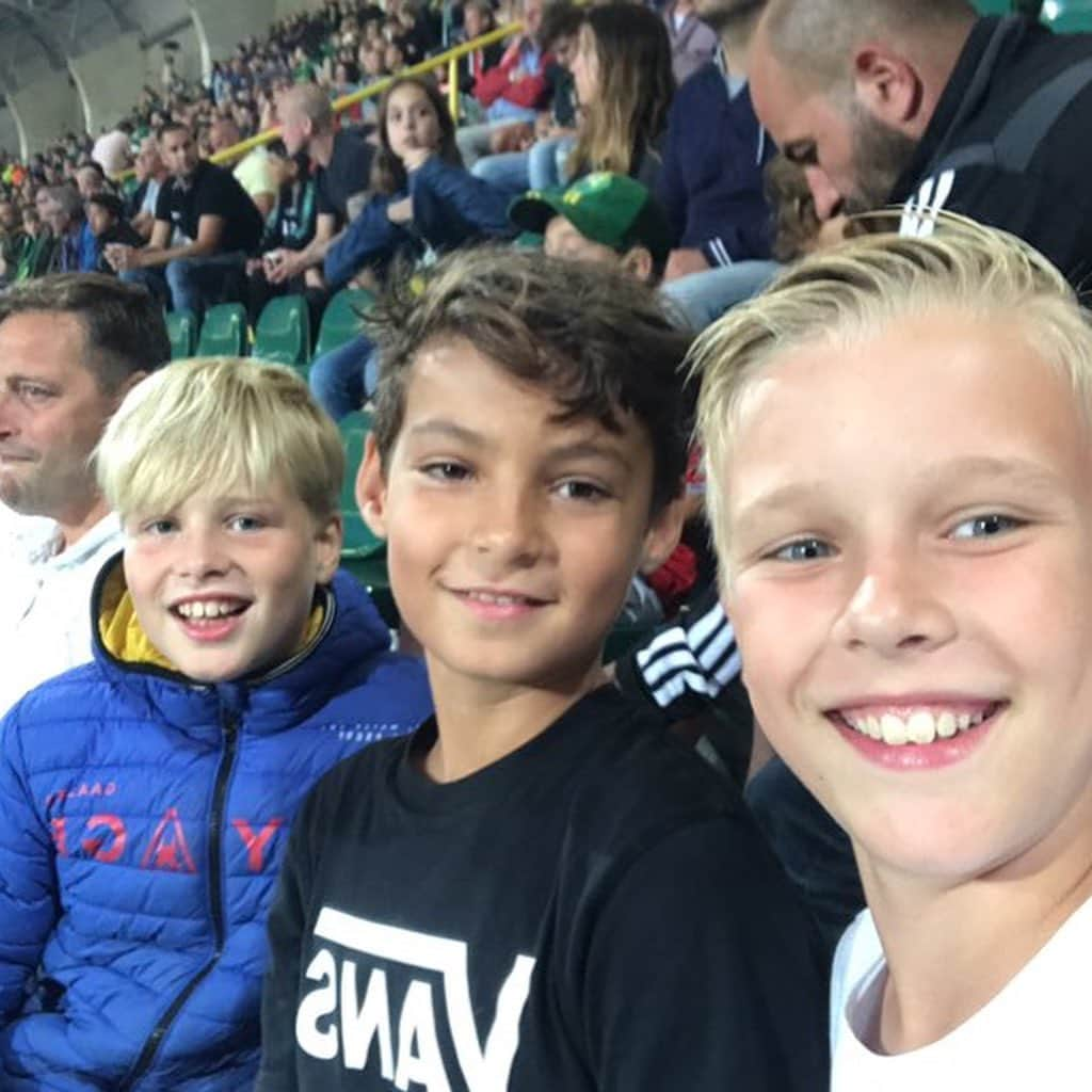 ADOデン・ハーグさんのインスタグラム写真 - (ADOデン・ハーグInstagram)「📸 Ook gisteravond waren jullie #OnzeTrots-foto's weer te zien op de grote schermen in het stadion!  Check het hele album op Facebook!」9月1日 18時20分 - adodenhaag