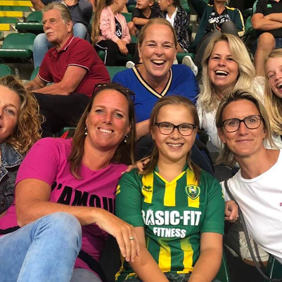 ADOデン・ハーグさんのインスタグラム写真 - (ADOデン・ハーグInstagram)「📸 Ook gisteravond waren jullie #OnzeTrots-foto's weer te zien op de grote schermen in het stadion!  Check het hele album op Facebook!」9月1日 18時20分 - adodenhaag