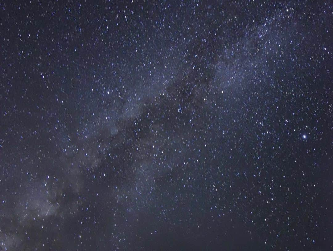 矢田亜希子さんのインスタグラム写真 - (矢田亜希子Instagram)「海。空。星。 #家族旅行#旅行#夏休み#石垣島#星空#天の川#流れ星#夕日#塩ミルクジェラート#マンゴー#シュノーケリング#アクティビティ#竹富島#竹富島のエコバッグが可愛い#みんなで買った  旅行中のサングラスは#rayban」9月1日 18時21分 - akiko_yada