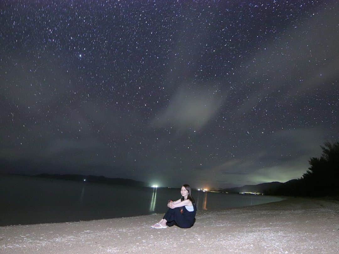 矢田亜希子さんのインスタグラム写真 - (矢田亜希子Instagram)「海。空。星。 #家族旅行#旅行#夏休み#石垣島#星空#天の川#流れ星#夕日#塩ミルクジェラート#マンゴー#シュノーケリング#アクティビティ#竹富島#竹富島のエコバッグが可愛い#みんなで買った  旅行中のサングラスは#rayban」9月1日 18時21分 - akiko_yada