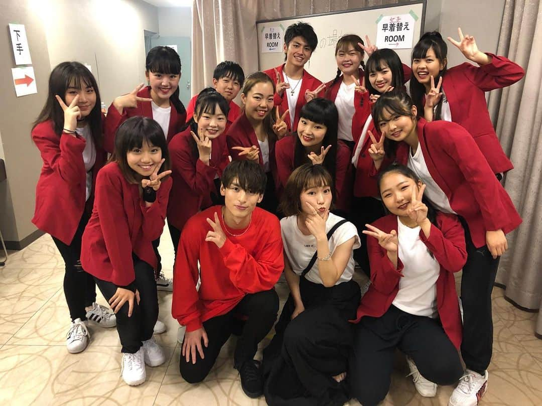 小見山直人 さんのインスタグラム写真 - (小見山直人 Instagram)「avex artist academy福岡校発表会 FULL-OUT 2019 小見山直人ナンバー出させていただきました✨ リハの回数がほんとに少なかったのにみんなの頑張りと努力のおかげで良い作品になったんじゃないかなと思います☺️ ナンバーを出すことは１つの夢だったので今回出すことができてとても光栄でした！ サポートしてくださったharukaさん、出演してくれたみんなありがとうございました☺️！ みんな元気いっぱいでリハの時から楽しかったから終わって寂しいな みんなから寄せ書きとプレゼントももらってめっちゃ嬉しかったし最高の思い出になりました😭✨ これからもお互い頑張っていこうね✊✨」9月1日 18時22分 - naoto_lol