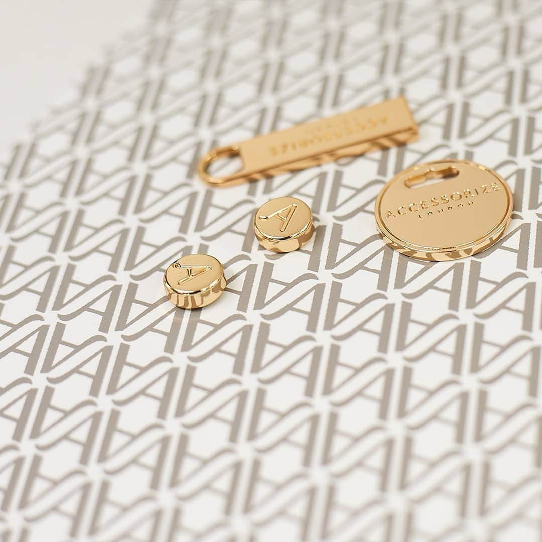 アクセサライズさんのインスタグラム写真 - (アクセサライズInstagram)「Straight from our talented design team at Accessorize HQ, our brand new signature monogram collection is here and it's the perfect blend between high end and high street with a personalised touch. 👌 Say hello to your new go-to for work, play and everything in-between. Emily Mono Tote: 🔍 7907552200 Mono Silk Scarf: 🔍 7873282000 Tap the link in the bio to shop.  #Accessorize #DesignStories #MonogramPrint」9月1日 18時39分 - accessorize