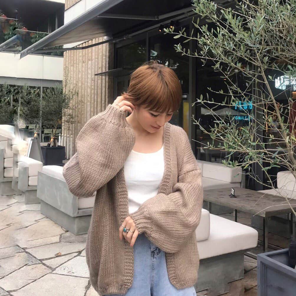 長谷川あやさんのインスタグラム写真 - (長谷川あやInstagram)「🍂🍂🍂 #fashion #ootd #outfit #code #coordinate #style #titivate #titivatestyle #152せんちこーで #ティティベイト #ローゲージニットカーディガン @titivatejp #ママコーデ ・ ・ ・ 夕方はすっかり 秋の空気だな〜〜っ😋🍠 ・ しかしカーディガンはまだ ちょっと早かった、、、笑 だぼっとした袖がお気に入り💛」9月1日 18時40分 - ayasuke_0516