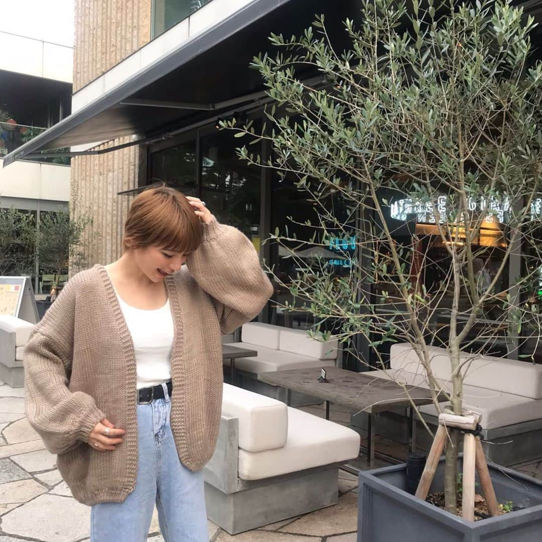 長谷川あやさんのインスタグラム写真 - (長谷川あやInstagram)「🍂🍂🍂 #fashion #ootd #outfit #code #coordinate #style #titivate #titivatestyle #152せんちこーで #ティティベイト #ローゲージニットカーディガン @titivatejp #ママコーデ ・ ・ ・ 夕方はすっかり 秋の空気だな〜〜っ😋🍠 ・ しかしカーディガンはまだ ちょっと早かった、、、笑 だぼっとした袖がお気に入り💛」9月1日 18時40分 - ayasuke_0516