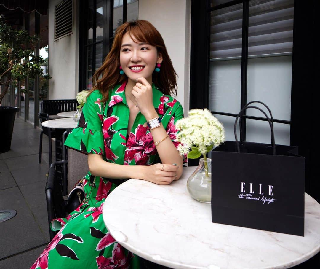 高橋晴香さんのインスタグラム写真 - (高橋晴香Instagram)「ELLE WATCH ローンチイベントにて⌚︎💓💐 .  上品さと遊び心のある洗練さを持ったエレガントなデザインのELLE WATCH💖 .  可愛い腕時計が沢山あったよ👩❤️ .  私はネイビーのベルトのスクエアタイプの腕時計をチョイス💙 .  オンでもオフでも使えそう✨ .  ELLE cafeのご飯も美味しかった😋💕 .  #ELLE #ellewatches #parisiananywhere #エル #エルウォッチ #ELLEboutiquejapan」9月1日 18時48分 - haruka_takahashi0127