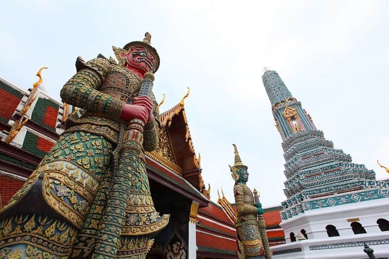 タイ国政府観光庁さんのインスタグラム写真 - (タイ国政府観光庁Instagram)「今月はタイの首都、バンコクに注目💫﻿ ﻿ タイの首都・バンコクは、由緒正しい荘厳な寺院が点在しているタイらしさと、高層ビルが建ち並ぶアジア屈指の国際都市としての華やかさも持ち合わせる魅力あふれるディスティネーションです👍✨﻿ ﻿ 日本からバンコクまでは、成田空港、羽田空港、関西国際空港、中部国際空港（名古屋）、福岡空港、新千歳空港（北海道）、那覇空港（沖縄）の合計７空港からスワンナプーム空港もしくはドンムアン空港（ともにバンコク）までの直行便を運航中です。所要時間は約4時間半〜６時間半です✈️﻿ ﻿ 近年はLCC各社も就航し、よりお求めやすい価格で航空券を購入することができるようになりました👏﻿ ﻿ #タイ #バンコク #タイ旅行 #バンコク旅行 #バンコク生活 #バンコク暮らし #ファインダー越しの私の世界 #こんなタイ知らなかった #はじめてのタイ #旅好きな人と繋がりたい #旅行好きな人と繋がりたい #写真好きな人と繋がりたい #寺院 #トゥクトゥク #海外旅行 #アジア #東南アジア #thailand #bangkok #tuktuk #temple #amazingthailand #thailandtravel #thailandtrip #thai #thaistagram #lovethailand #thainess」9月1日 18時51分 - amazingthailandjp