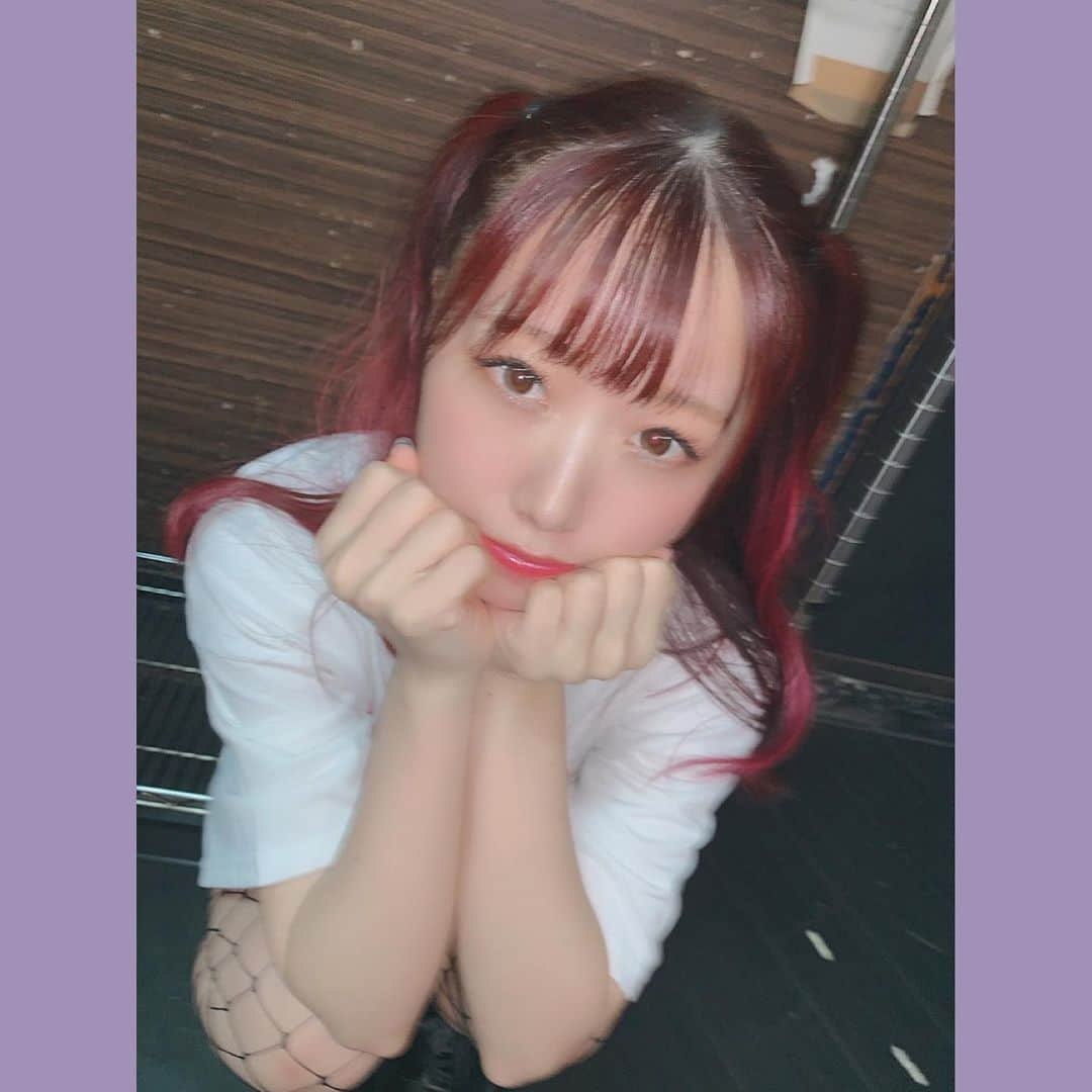 桜野羽咲さんのインスタグラム写真 - (桜野羽咲Instagram)「❤︎﻿ ﻿ #japanesegirl #girl #selfie #live #event #tshirt #hairarrange #hairstyles #haircolor #red #drmartens #ulike #camera #photo  #tシャツ #ハーフツイン #ヘアアレンジ #マーチン #網タイツ #ライブ」9月1日 19時00分 - sakuranousa