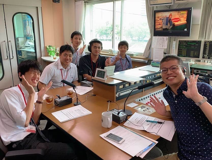 てゲてゲハイスクール→ハウスさんのインスタグラム写真 - (てゲてゲハイスクール→ハウスInstagram)「初登場！肝付町にある楠隼中学・高等学校のみなさんと一緒にお送りしました😆中学生の堂々としたトークに緊張感が増す高校生3人組のバランスがとても面白かったです🌟 #tegeh #楠隼高校 #肝付町 #中高一貫 #男子校 #高校生 #MBCラジオ」9月1日 18時54分 - mbc_tegeh