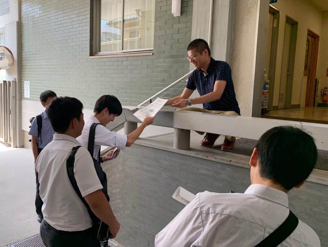 てゲてゲハイスクール→ハウスさんのインスタグラム写真 - (てゲてゲハイスクール→ハウスInstagram)「初登場！肝付町にある楠隼中学・高等学校のみなさんと一緒にお送りしました😆中学生の堂々としたトークに緊張感が増す高校生3人組のバランスがとても面白かったです🌟 #tegeh #楠隼高校 #肝付町 #中高一貫 #男子校 #高校生 #MBCラジオ」9月1日 18時54分 - mbc_tegeh