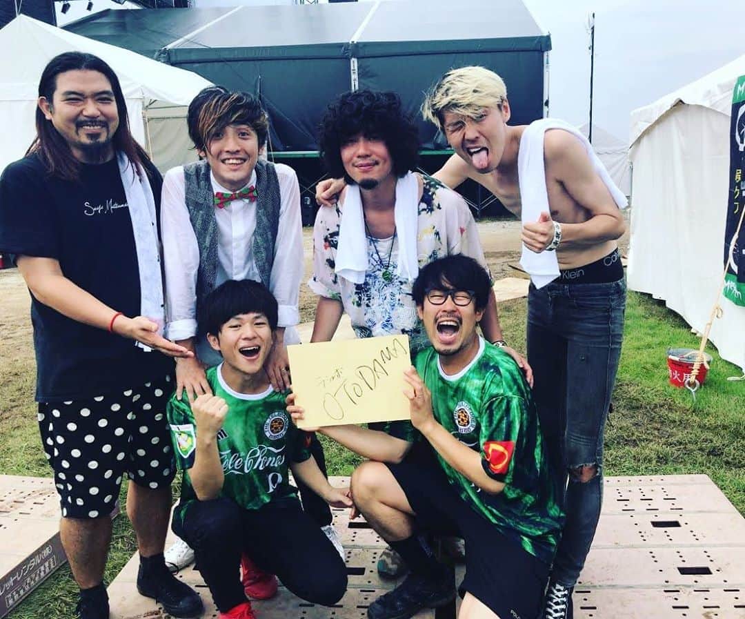 のインスタグラム：「RUSHBALLありがとう！！！ ただただ最高だったー！！！ キュウソのセイヤちゃんとヨコタちゃんとステージで遊んだ！！！ あぁー楽しかった^_^  #RUSHBALL  #キュウソネコカミ #thetelephones」