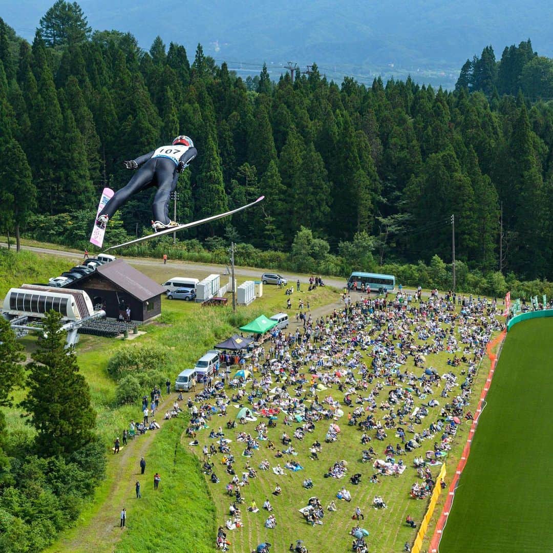 のインスタグラム：「Myoko Nigata✅ 次はコンチ周ります😛それまでに身体直さないとな！#oakley #bwt #teamtaku #tt #skijumping #チームtaku #チームタク #スキージャンプ #takutakeuchi #竹内択 Photo by @tqkqkun」