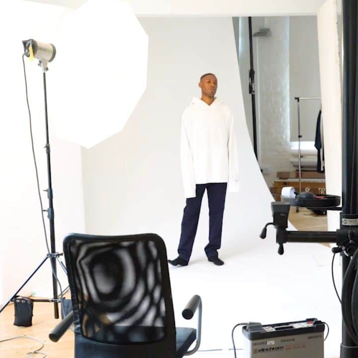 のインスタグラム：「Autumn Winter 2019 online now with more styles coming soon . . @officialsgw filmed by @williampine and music by #GMBABY . . #ethicalfashion #sustainable #organiccotton #MadeinItay #designedinLondon #lovedclotheslast #katharinehamnett #katharinehamnettlondon」
