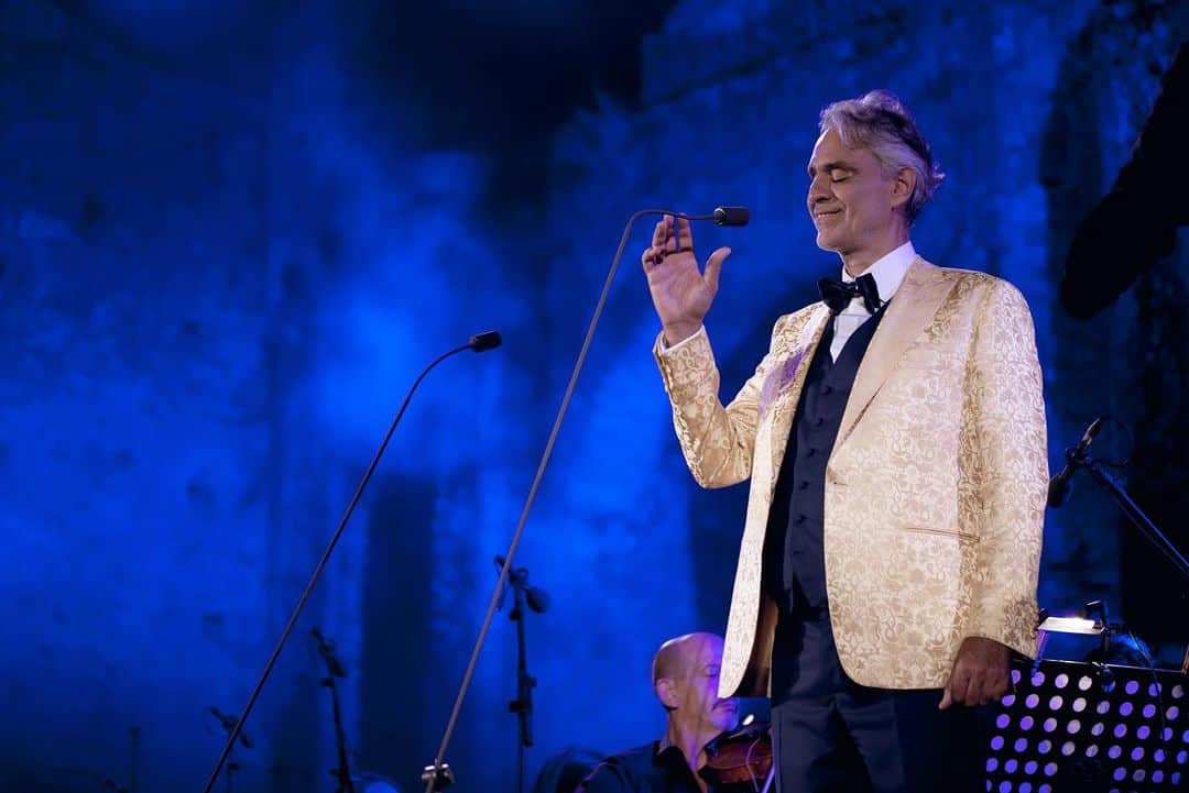 アンドレア・ボチェッリさんのインスタグラム写真 - (アンドレア・ボチェッリInstagram)「. 2nd night at Teatro Antico in #Taormina, #Sicily . ph: Lorenzo Montanelli」9月2日 1時10分 - andreabocelliofficial