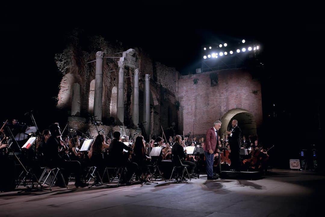 アンドレア・ボチェッリさんのインスタグラム写真 - (アンドレア・ボチェッリInstagram)「. 2nd night at Teatro Antico in #Taormina, #Sicily . ph: Lorenzo Montanelli」9月2日 1時10分 - andreabocelliofficial
