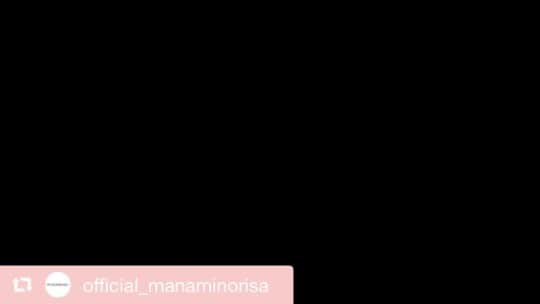 のインスタグラム：「《まなみのりさ》さんの新曲、【かかとを鳴らして】のフルMVが解禁されました。 作詞作曲させて頂いております☻ 皆さまよろしくお願いします☻  フルバージョンはyoutubeにて。 MVかっこよ、そして深い。 沢山見てください☻  https://youtu.be/H714LC7vyF0  #まなみのりさ  #かかとを鳴らして」