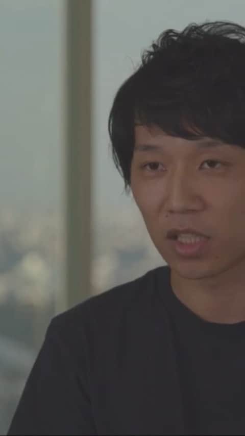 久積篤史のインスタグラム：「My mission is to be acquired by large companies such as #GAFAM.　Enter the umbrella of a large company and touch the baton.   Recognized by the world, Hinomaru is placed in the sacred place of IT.  The end of next year is set as the completion date of the exit.  Social media, an era where everyone really has media.  This is a new world established with rapid evolution in the last 5 years.  If an Unnamed individual can skillfully manipulate social media, he can become a famous person and influence such as YouTuber, Instagrammer and blogger, become an ideal figure, shape, goal,  You can make your dream come true.  Even if you are a middle school graduate because you have not been blessed with a family environment and have been bullied in the past, you are not necessarily an unnecessary person for society.  Even if you live in poor countries, even if you live in Bangladesh, even if you are a boy and a girl who survives in the shootouts of consecutive nights, you can connect to the world if you have a net environment and a mobile terminal  It is the present age that can do it.  The service called Instagram, which was launched by only 10 people, was acquired for 80 billion yen.  Likewise, pioneers such as YouTube, Snapchat, WhatsApp, UBER, Airbnb, gave us young entrepreneurs dreams and hopes.  And now I am at the center of a new world of virtual currency with the rise of Bitcoin.  Co-prosperity of platform x cryptocurrency created for influencers and followers around the world.   ソーシャルメディアの時代、これはここ5年ほどで急激な進化と共に確立された新しい世界です。無名の個人でもソーシャルメディアを駆使すればユーチューバーやインスタグラマーといった、知名度や影響力をもつことができます。インターネット環境とスマートフォン、そしてソーシャルにログインさえすれば、誰もが平等に情報発信をすることができます。有名にもなれるだろうし、事業にもなるだろうし、自己の目標や夢を実現させることもできるでしょう。  たった10名ほどで運営されていたインスタグラムというスタートアップは、Facebookに800億円で買収されました。同じくユーチューブ、スナップチャット、WhatsApp、UBER、Airbnbなどのスタートアップも同じように僕たち若い起業家に対して夢と希望を与えてくれました。  そして私たちは今、ビットコインを台頭に暗号通貨というイノベーションの中心にいます。  @hisatsumi  #web3 #crypto #creator」