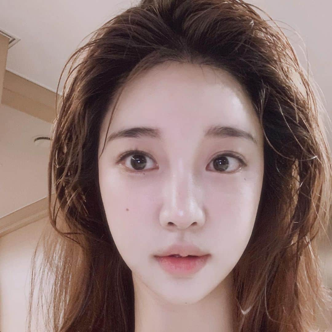 チョ・ミニョンさんのインスタグラム写真 - (チョ・ミニョンInstagram)「응? 나 오늘 분명 점하나 찍고 라이딩 다녀왔는데 이 점 세개 들 뭐 붙은 거지...? - 잠깐  다녀온 사이에 다이렉트 엄청 밀렸네요 저 좀 씻고 밥 먹고 상담 들어갈게유😎 - #자덕 #라이딩다녀오면 #붓기가빠져서좋다는데 #쉰내나서괴롭다는남편 😂」9月1日 20時26分 - xxjominxx