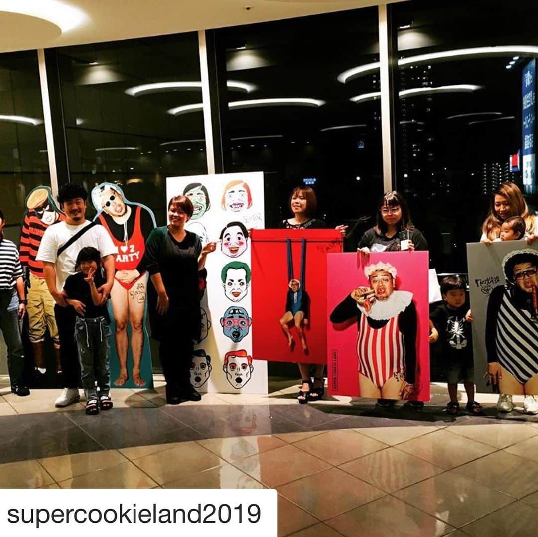 くっきー（川島邦裕）さんのインスタグラム写真 - (くっきー（川島邦裕）Instagram)「#Repost @supercookieland2019 with @get_repost ・・・ ラストオブスーパーくっきーランドneo neoインなんばパークス 無事に終了です。  パネルの受け渡しも終了して 皆さんで記念撮影しました。 ご協力有難うございました。  また、朝早くからお越し頂いたにもかかわらず、お渡し出来なかった皆様、申し訳ございませんでした。 #ありピコ😭」9月1日 20時29分 - nikuguso_taro