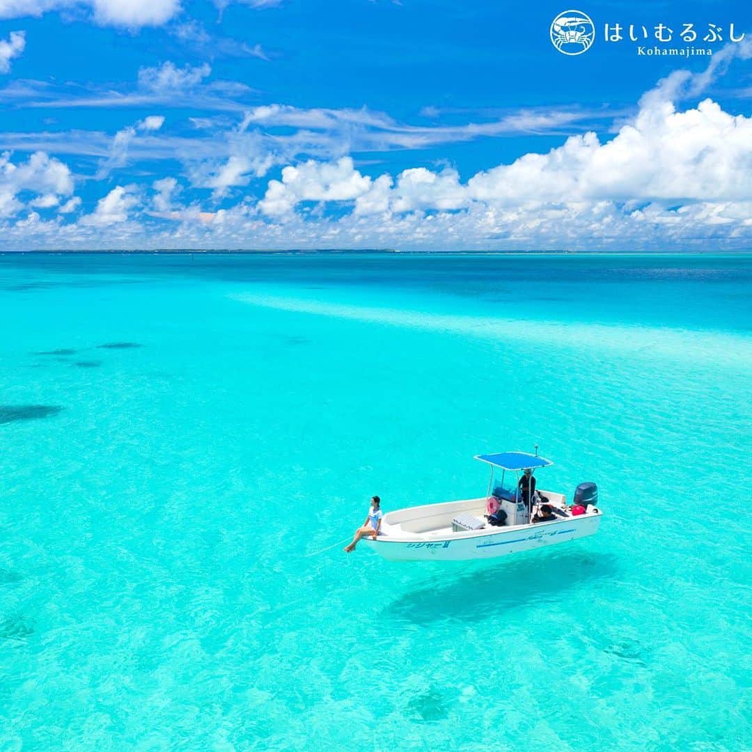 HAIMURUBUSHI はいむるぶしさんのインスタグラム写真 - (HAIMURUBUSHI はいむるぶしInstagram)「夏空の下、サンゴ礁の海も青く煌めき幻想的な世界が広がります。心ときめく魅惑的な海に癒されにお越しください。 #沖縄 #八重山諸島 #サンゴ礁 #海 #癒し #旅行 #小浜島 #リゾート #ホテル #はいむるぶし #japan #okinawa #yaeyamaislands #bluesea #coral #kohamaisland #beachresort #haimurubushi」9月1日 20時29分 - haimurubushi_resorts