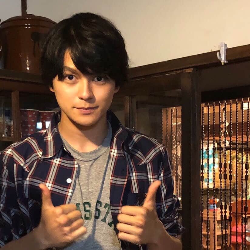 映画『午前0時、キスしに来てよ』のインスタグラム：「日奈々のお家に遊びにきたあーちゃん👍🏻👍🏻﻿ ﻿ これからテレビ見る予定📺﻿ ﻿ #17キロ増量前 #このあと21時から #郷敦のトライに期待 #0キスはノーサイドの精神﻿ #午前0時キスしに来てよ #12月6日公開 ﻿ #公開まであと3カ月﻿ #あーちゃん #眞栄田郷敦 #テレビ」