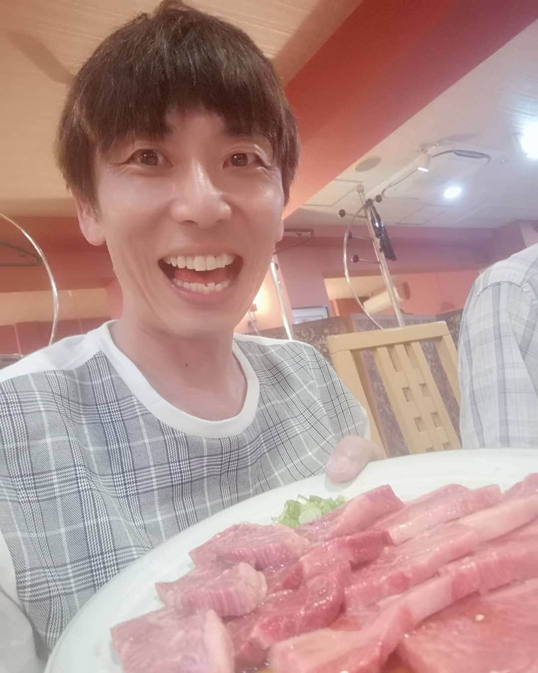 岡田達也のインスタグラム：「2軒目は鶴橋の焼肉で。  #大阪 #鶴橋 #焼肉 #吉田 #岡田達也」