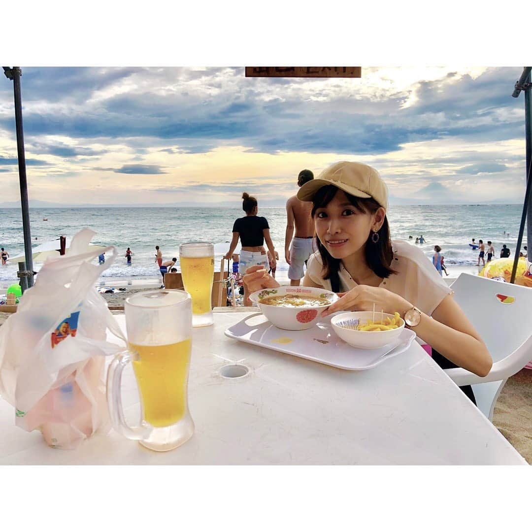 竹田愛さんのインスタグラム写真 - (竹田愛Instagram)「最後の夏してきた～🌴✨ やっぱ海で飲むビールが最高でした🍺 #葉山 #一色海岸 #逗子 #神奈川 #今年も #足だけちゃぷちゃぷ #ビール女子 #めぐさんぽ #夏 #summer」9月1日 20時45分 - megchun63