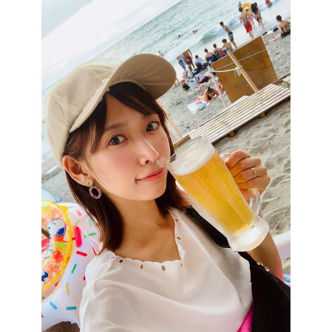 竹田愛さんのインスタグラム写真 - (竹田愛Instagram)「最後の夏してきた～🌴✨ やっぱ海で飲むビールが最高でした🍺 #葉山 #一色海岸 #逗子 #神奈川 #今年も #足だけちゃぷちゃぷ #ビール女子 #めぐさんぽ #夏 #summer」9月1日 20時45分 - megchun63