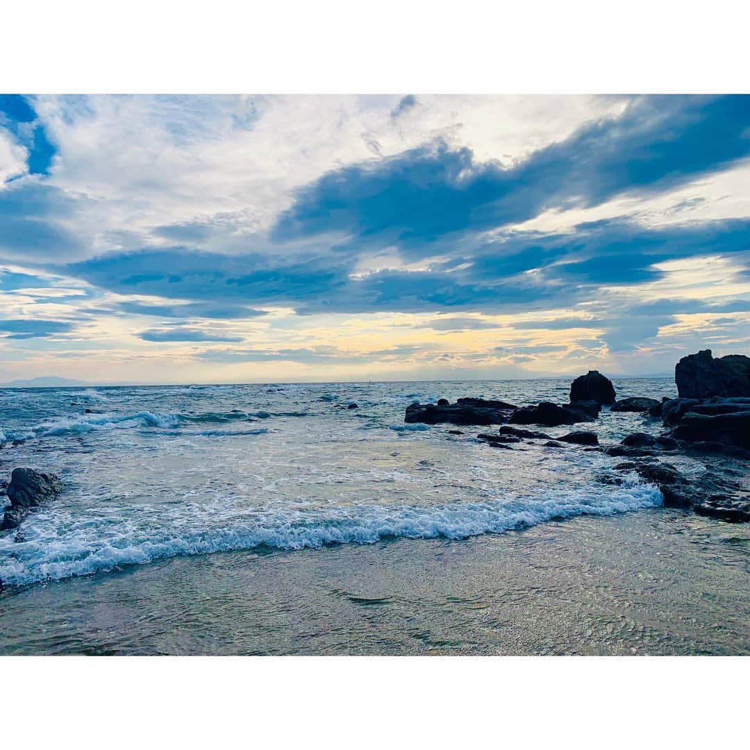 竹田愛さんのインスタグラム写真 - (竹田愛Instagram)「最後の夏してきた～🌴✨ やっぱ海で飲むビールが最高でした🍺 #葉山 #一色海岸 #逗子 #神奈川 #今年も #足だけちゃぷちゃぷ #ビール女子 #めぐさんぽ #夏 #summer」9月1日 20時45分 - megchun63