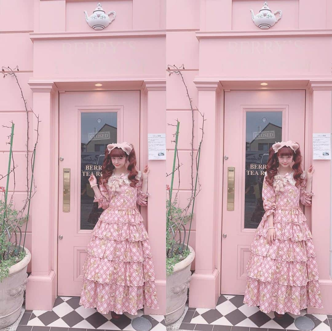 青木美沙子さんのインスタグラム写真 - (青木美沙子Instagram)「ベリーズティルームさんでの PINK HOUSEさんのお茶会 ありがとうございました😊 店内もクラシカルな雰囲気で可愛かった💓💓💓 ピンクハウスさんとえりんこちゃんとのコラボは10月1日発売です🧸🧸🧸 #pinkhouse  #ベリーズティールーム」9月1日 20時45分 - misakoaoki