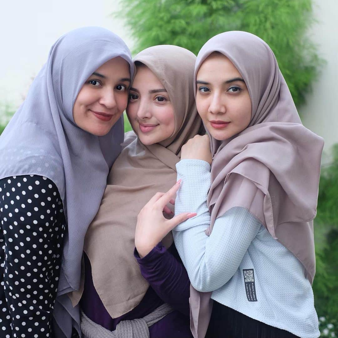 Shireen Sungkarさんのインスタグラム写真 - (Shireen SungkarInstagram)「MasyaaAllah sepupu pusepu ❤️ @saraminti」9月1日 20時39分 - shireensungkar