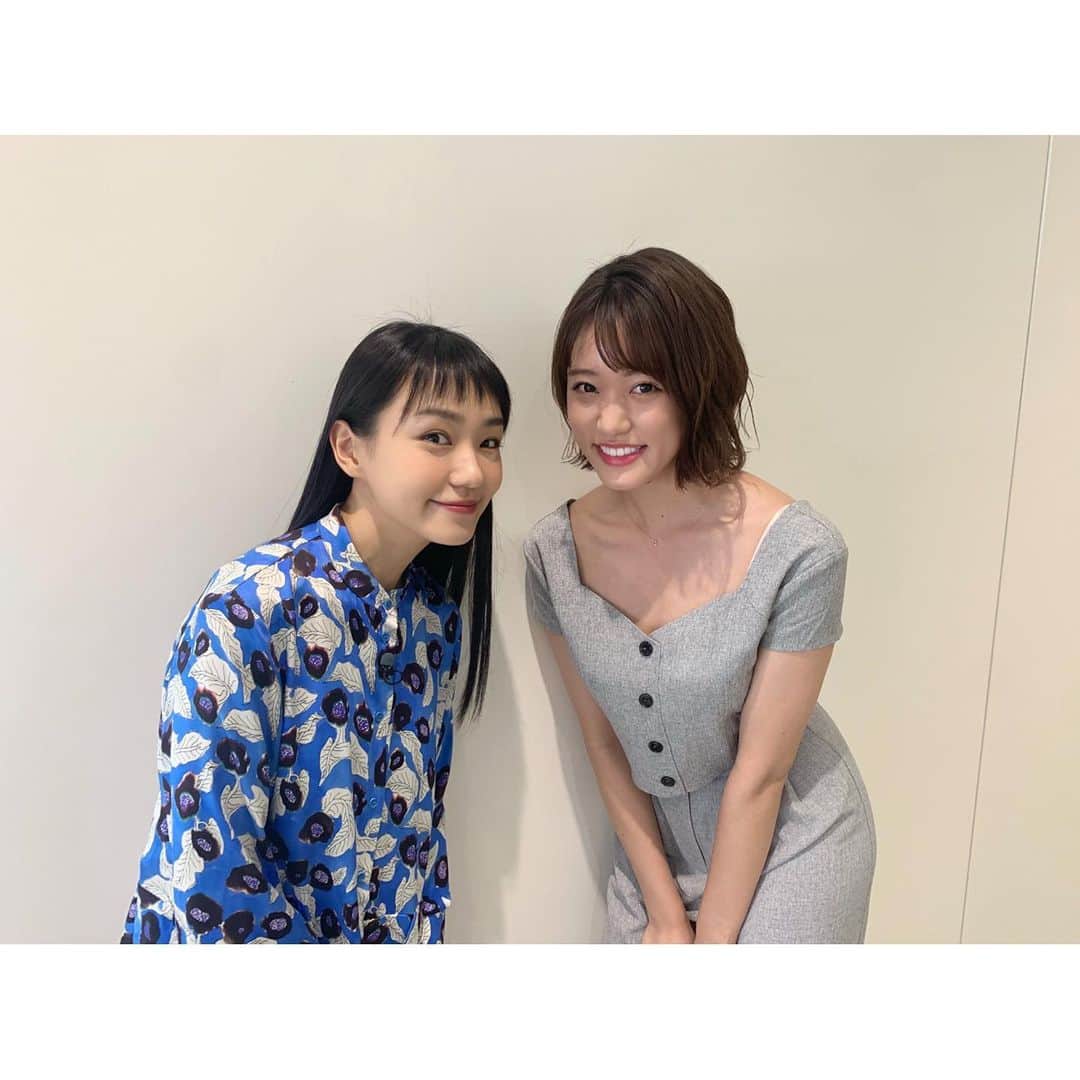 のインスタグラム：「❤︎ 今日はあなたの番ですの日ですね🌙🕺🕺 映画とかドラマは、HAPPYものしか見ない王林にとって、とてもとても慣れないストーリーだから見ないと決めていたのに一度見たら堂々とはまりにはまりました🤣 途中からはまった人間だけど全話みました😆 尾野ちゃんが怖くて気になって気になって仕方ない…けど奈緒さんは大大大好きなんです🤤❤️❤️ 写真撮れてうれしい！！ あと、ストーカー役の大内田悠平さんが怖すぎて調べたらぜんぜん普段が違って演技力に腰抜かされました！！ 今夜も楽しみですね😏 . . #奈緒 さん #あなたの番です  #あな番 #あなたの番です反撃編」