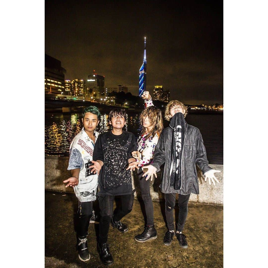 青木カズローさんのインスタグラム写真 - (青木カズローInstagram)「‪TRIANGLE 2019にて‬ ‪Crossfaith‬ ‪SUPER BEAVER‬ ‪の殺影完了！！‬ ‪#Crossfaith‬ ‪#SUPERBEAVER‬ ‪#TRIANGLE2019‬ ‪#写殺‬」9月1日 20時47分 - cazrowaoki