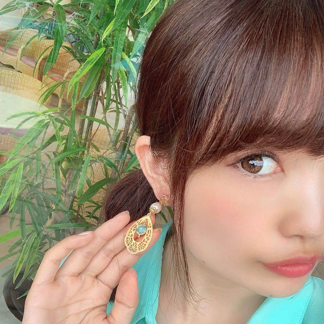 浅井麻里さんのインスタグラム写真 - (浅井麻里Instagram)「✨お知らせ✨﻿ ﻿ この度、ジュエリーブランドを﻿ プロデュースさせていただくことになりました♥️﻿😍 ﻿ ガーリー感をコンセプトに、﻿ 大好きなディズニーの世界観をイメージして、﻿ 2種類のイヤリング＆ピアスを﻿ デザインしました🎀🎀﻿ ﻿ ﻿ まずは…﻿ ﻿ 💫ジャスミンイメージピアス﻿ (真鍮・ガラス・コットンパール)﻿ ﻿ ﻿ 色合いはもちろん、﻿ 細部にまでこだわってパーツを選んで﻿ 華やかさと大人っぽさを✨﻿ ﻿ これからハロウィンシーズンだし、﻿ ディズニープリンセスの仮装する人に﻿ つけてもらえたりしたら嬉しいなー🎵🎃﻿ もちろん普段使いにも💓😋﻿ ﻿ ﻿ もう1種類デザインした、﻿ ラプンツェルイメージイヤリングorピアスは﻿ 明日投稿しますっ💐﻿ ﻿ プロフィールに貼ったURLから﻿ ショップページに飛べるから、﻿ 興味もってくれた人はぜひ見てみてね✨💍﻿ ﻿ ﻿ オリジナルのブランドをもつことは、﻿ やってみたかったことのひとつだったから﻿ とっても嬉しい💕😭﻿ ﻿ ブランド名は〝omari〟です🎀﻿ 〜プチスペシャルでガーリーな気分をアップさせる﻿ アクセサリーブランド〜﻿ ﻿ ﻿ #イヤリング#ピアス#アクセサリー#オリジナルアクセサリー#アクセサリーデザイン#アクセサリーブランド#オリジナルブランド#ジャスミン#ジャスミンコーデ」9月1日 20時49分 - mari_asai_625