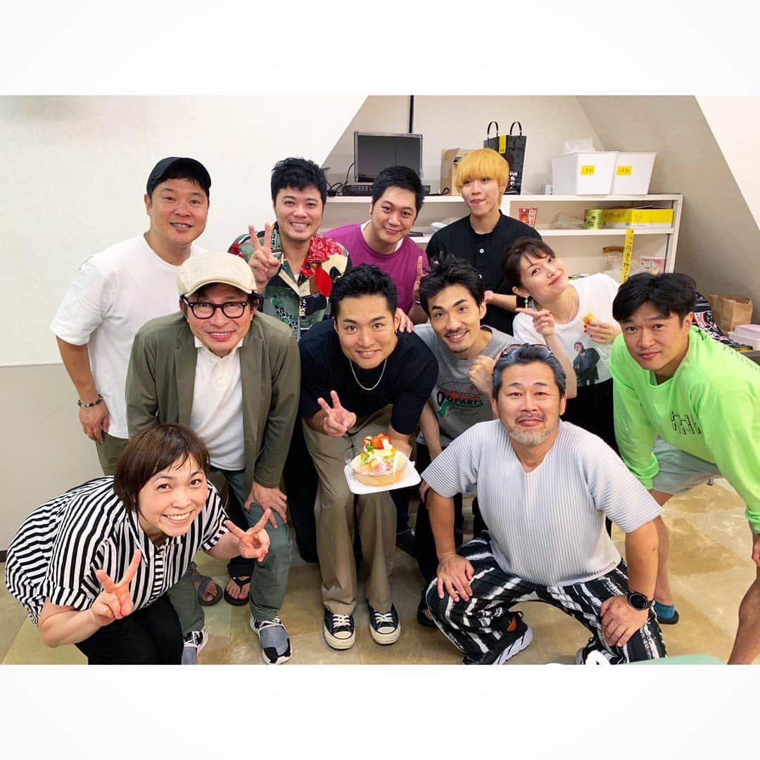 のインスタグラム：「舞台東京公演終わりました。 次は札幌と大阪。 ありがとうございました！ #リリリストラ #東京公演 #池袋サンシャイン劇場 #OOPARTS」