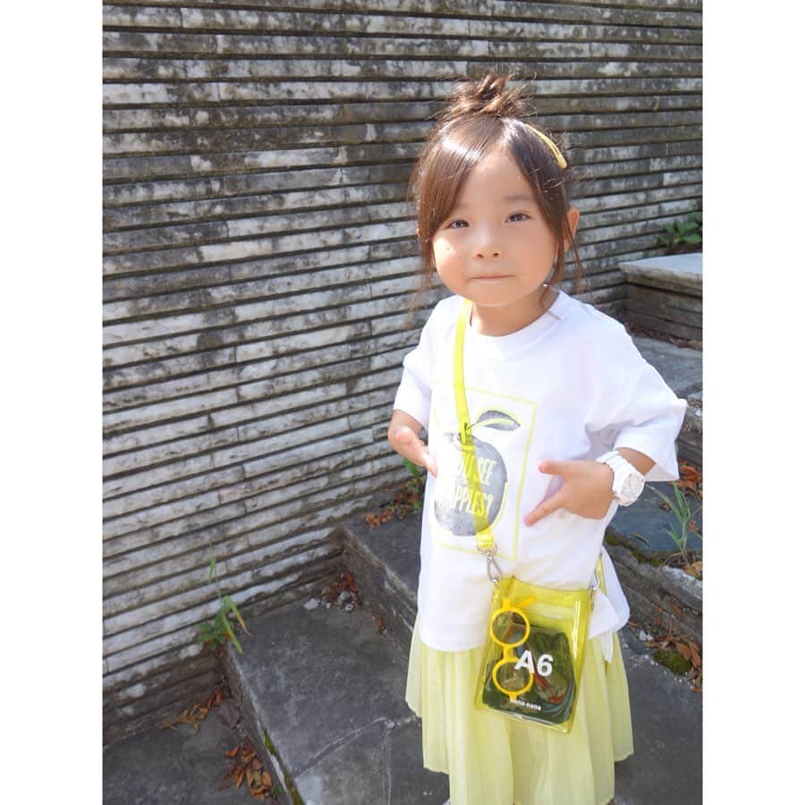 Saraさんのインスタグラム写真 - (SaraInstagram)「. coordinate♡ . アップルTEEに ビタミンイエローでポップに💛 . T-shirt ▶︎ #branshes  skirt ▶︎ #branshes  shoes ▶︎ #zarakids  bag ▶︎ #nananana . . #ootd #kids #kids_japan #kids_japan_ootd #kjp_ootd #kidsfahion #kidscode #kidsootd #kidswear #キッズコーデ #キッズファッション #イエロー #ナナナナ」9月1日 20時50分 - sarasara718