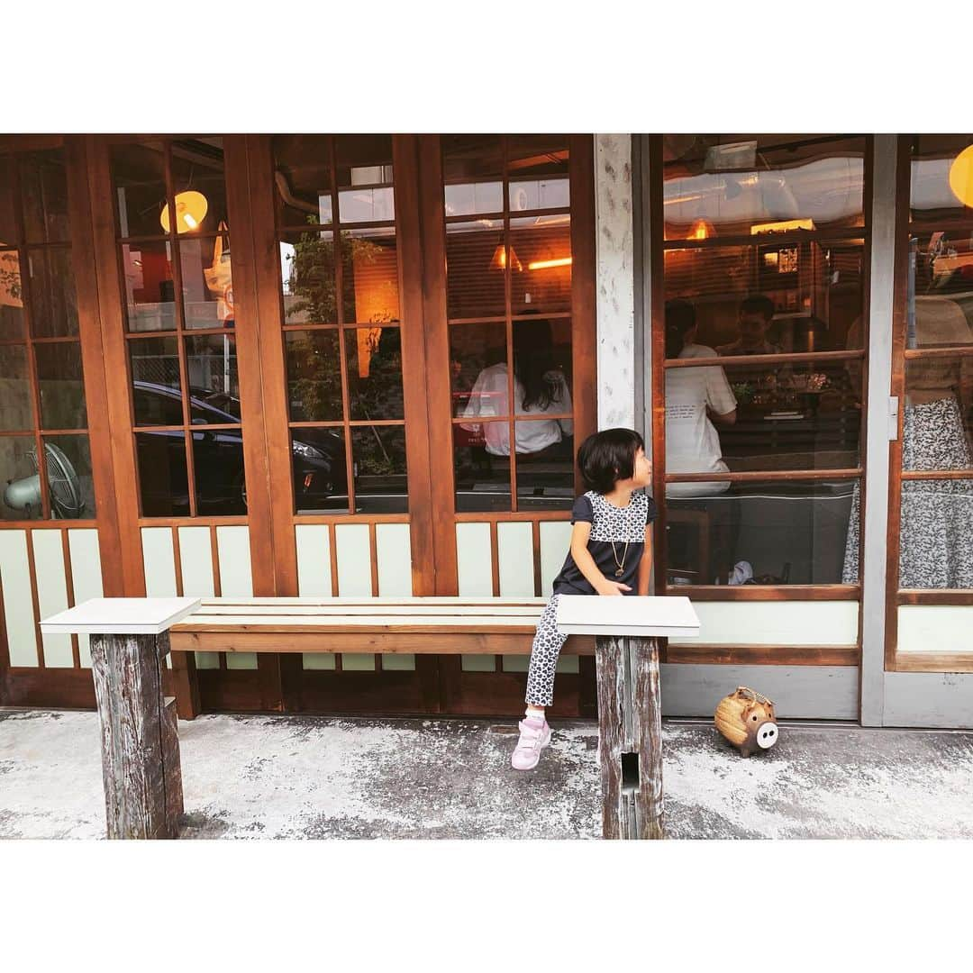 kainatsuさんのインスタグラム写真 - (kainatsuInstagram)「店先のベンチでホット珈琲が飲めちゃって、心した。いよいよ夏はゆくのだと。さびしいなぁー。」9月1日 21時00分 - natsugram_life