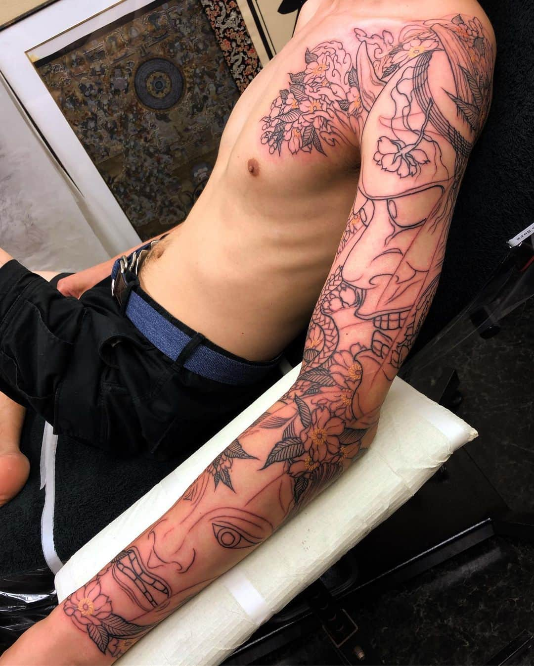 SHIGEのインスタグラム：「Started new project,, Hannya and Ryo no Onna,, just finished first session,, also it’s first tattoo for him,, Thank you! Otsukaresama Deshita! @zhu2037 - #shige #shigetattoo #shigeyellowblaze #yellowblazetattoo #黄炎 #般若 #霊女 #桜 #ryonoonna #firstsession #tattoolife #japanesetattoo #japaneseart #japan @bishoprotary #bishoprotary @inkeeze #inkeeze #dipcaps #bishopfamily #fusionink #fusioninkproteam」