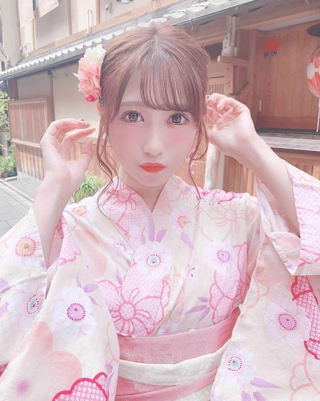 田口未彩さんのインスタグラム写真 - (田口未彩Instagram)「❤︎ . . みんなみぃのインスタ楽しみにしてくれてるのかなあ、、？🥺 . . #浴衣 #ピンク浴衣 #量産型 #量産型女子 #ピンク #ぴんく #ピンク加工 #浴衣ヘアー #浴衣コーデ #京都 #京都浴衣 #京都神社 #京都旅行」9月1日 21時04分 - miiro_taguchi