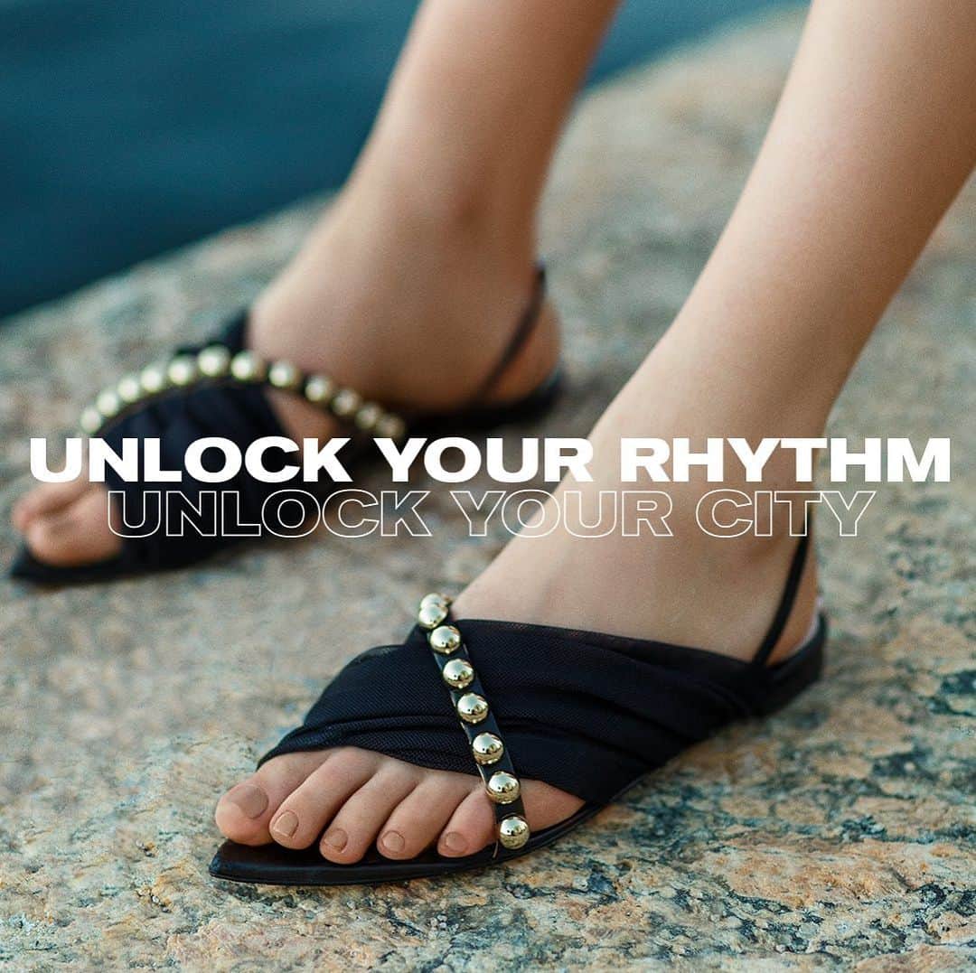 Schutzのインスタグラム：「UNLOCK YOUR RHYTHM. 🖤#schutzsummer #unlockyourcity」