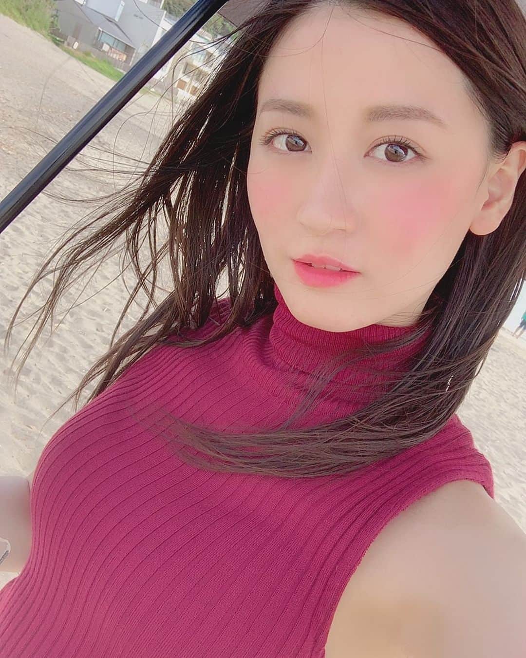 上西恵さんのインスタグラム写真 - (上西恵Instagram)「フライデーオフショット 自撮りver ⠀ 髪の毛アップもしたよ〜☺️ あと、フワッフワに巻いてくださいました☺️ ⠀ 密かに、鼻のほくろが 雑誌で消されてないのが嬉しいのです笑 ⠀ 発売中なのでチェックよろしくお願いします！ ⠀ #フライデー」9月1日 21時09分 - jonishi_kei