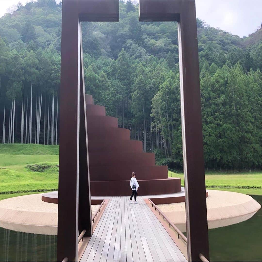外村久美子さんのインスタグラム写真 - (外村久美子Instagram)「・ 3段目。まぁまぁ怖いよ🙄  #室生山上公園芸術の森  #nara #yori_japan」9月1日 21時16分 - kummy153