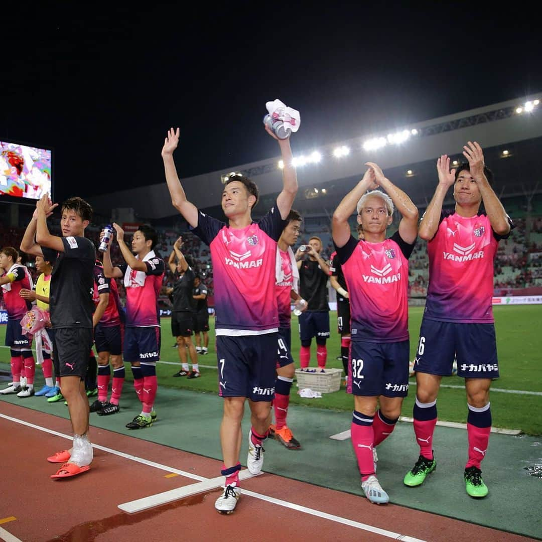 Goal Japanさんのインスタグラム写真 - (Goal JapanInstagram)「. 鈴木のJ1初ゴールでC大阪が接戦を制する‼︎ (Photo:J.LEAGUE) . 🇯🇵#明治安田生命J1リーグ 第25節 🆚#セレッソ大阪 2-1 #川崎フロンターレ ⚽️#瀬古歩夢(2分)、#阿部浩之(13分)、#鈴木孝司(54分) . #soccer #football #J1 #jleague #cerezo #cerezoosaka #frontale #kawasakifrontale #サッカー #フットボール #Jリーグ #⚽」9月1日 21時24分 - goaljapan