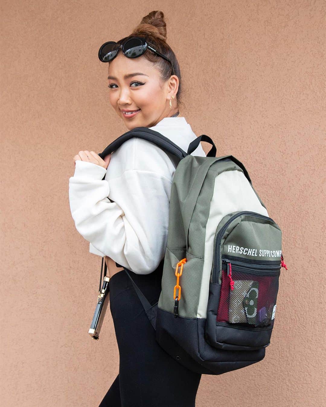 NYLON JAPANさんのインスタグラム写真 - (NYLON JAPANInstagram)「バッグコレクションをはじめスーツケースやウォレットなどが豊富に揃い、 様々なシーンに寄り添ってくれるライフスタイルブランド「Herschel Supply／ハーシェル サプライ」。 様々な年齢、職業、趣味を持つファッショニスタがリアルな私服にHerschel Supplyのアイテムを取り入れたコーディネイトを披露！ ▶︎ https://www.nylon.jp/herschelsupply_style @herscheljapan @soma_hirahara @kaorumiyazaki_official @kogenatsu920  #NYLONJAPAN #NYLONJP #HerschelSupply #ハーシェルサプライ #fashion #bag #wallet #suitcase #caelumjp」9月1日 21時24分 - nylonjapan