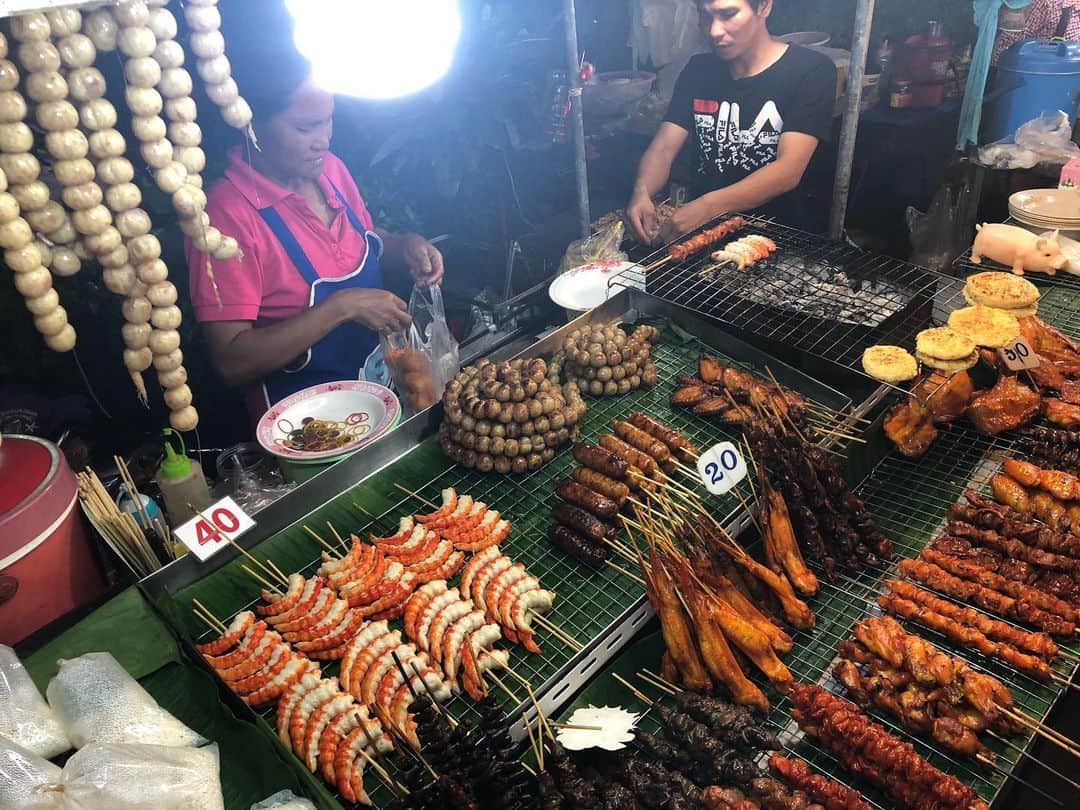 結子さんのインスタグラム写真 - (結子Instagram)「遊び疲れた後は、#パトン  にある魚市場で獲れたての魚介を上の階にあるキッチンで調理してもらいました🍴 おいしかった♥️ . #thailand#phuket#streetfood#family #屋台#市場#夏休み」9月1日 21時25分 - yuiko_yyy