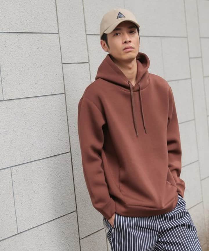 LAKOLE / ラコレさんのインスタグラム写真 - (LAKOLE / ラコレInstagram)「#LAKOLE_MENS . − NEW ARRIVAL −﻿ 軽い着心地のダンボール素材を使用したパーカー。﻿ ゆったりとしたシルエットで、ベーシックながらもこなれた雰囲気に。﻿ 独特な素材感で、スポーティなデザインでも、どこかクリーンで大人が着られるアイテムに仕上げています。﻿ ﻿ ✔︎ エアーパーカー (848237) ¥3,900+tax﻿ ﻿ ﻿ #LAKOLE #ラコレ #アレもコレもラクに #パーカー #hoody #フーディ #カジュアルコーデ #シンプルコーデ #秋コーデ #ブラウンパーカー #ブラウンコーデ #今日のコーデ #mens」9月1日 21時28分 - lakole_official